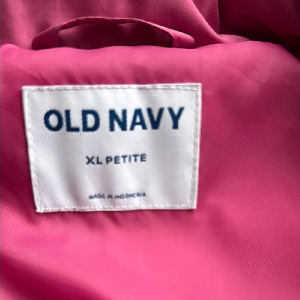 Old Navy Pink Puffer Cropped Vest - Picture 2 of 3